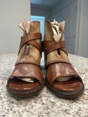 RARE Freebird by Steven Rattle Brown and Tan Snakeskin Leather Peep-Toe Sandals